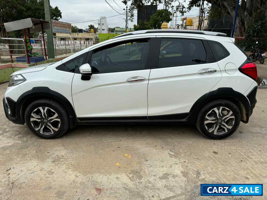 Pearl White Honda WR-V 1.5 VX i-Dtec