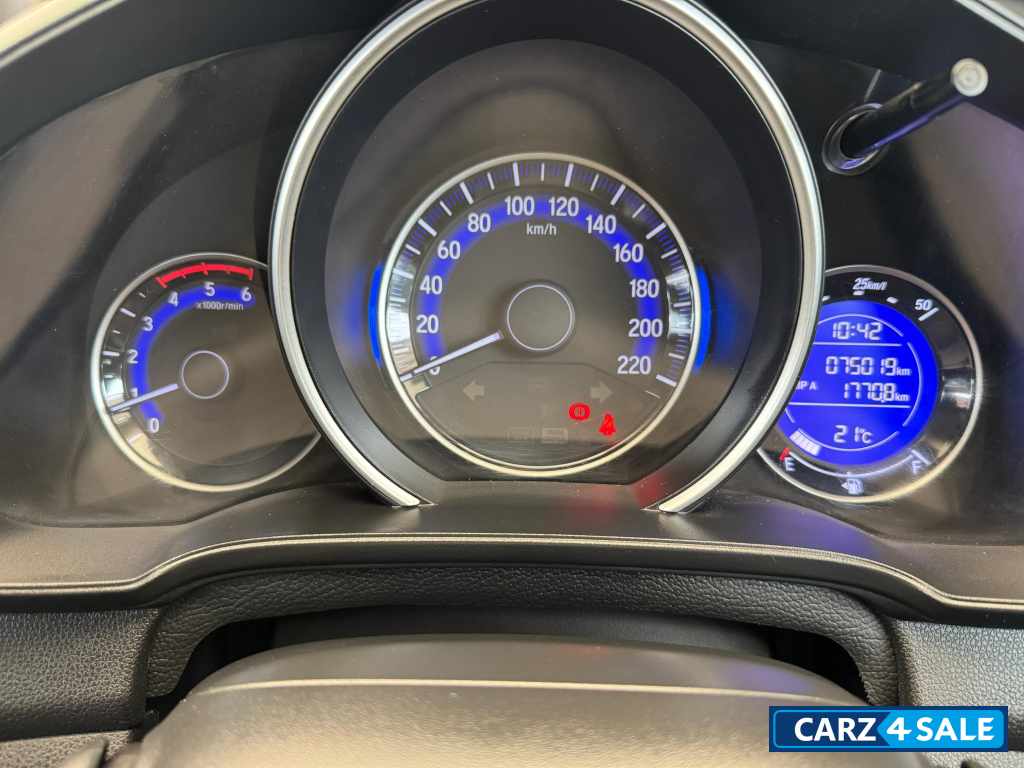 Pearl White Honda WR-V 1.5 VX i-Dtec