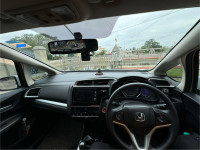 Pearl White Honda WR-V 1.5 VX i-Dtec