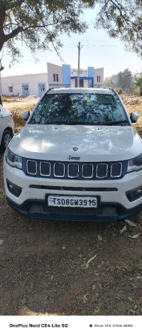 White Jeep Compass longitutde1.4