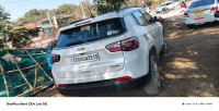 White Jeep Compass longitutde1.4