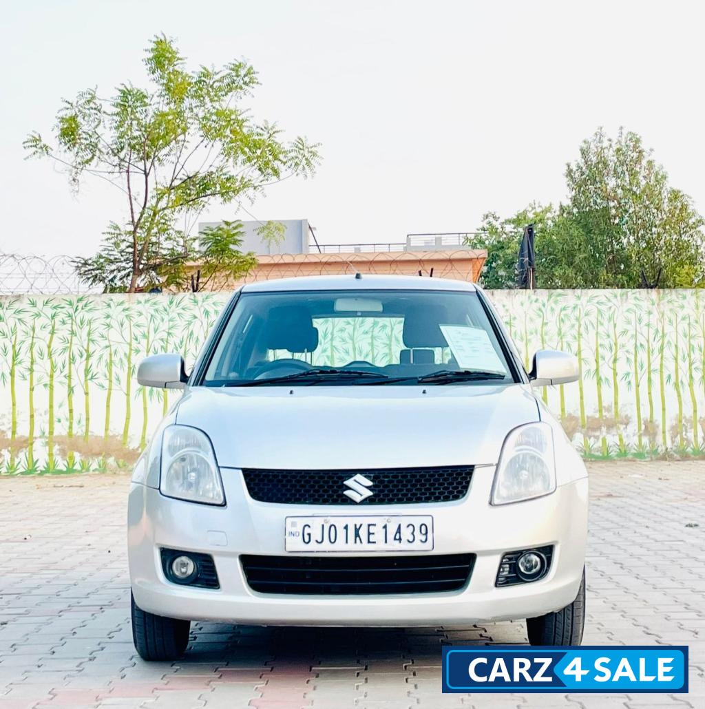 Silver Maruti Suzuki Swift VXI
