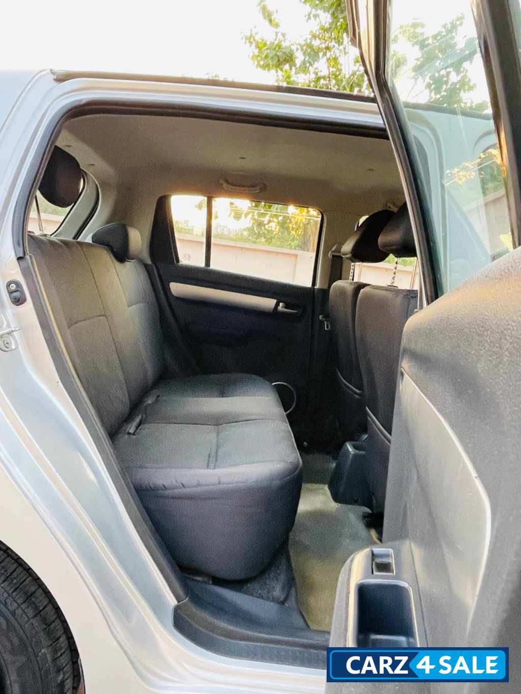 Silver Maruti Suzuki Swift VXI