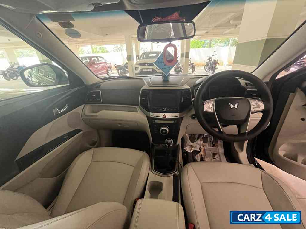 Mahindra XUV300 1.2 petrolW8 Optional Manual