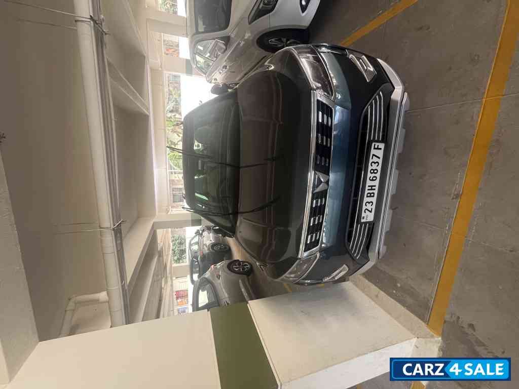 Mahindra XUV300 1.2 petrolW8 Optional Manual