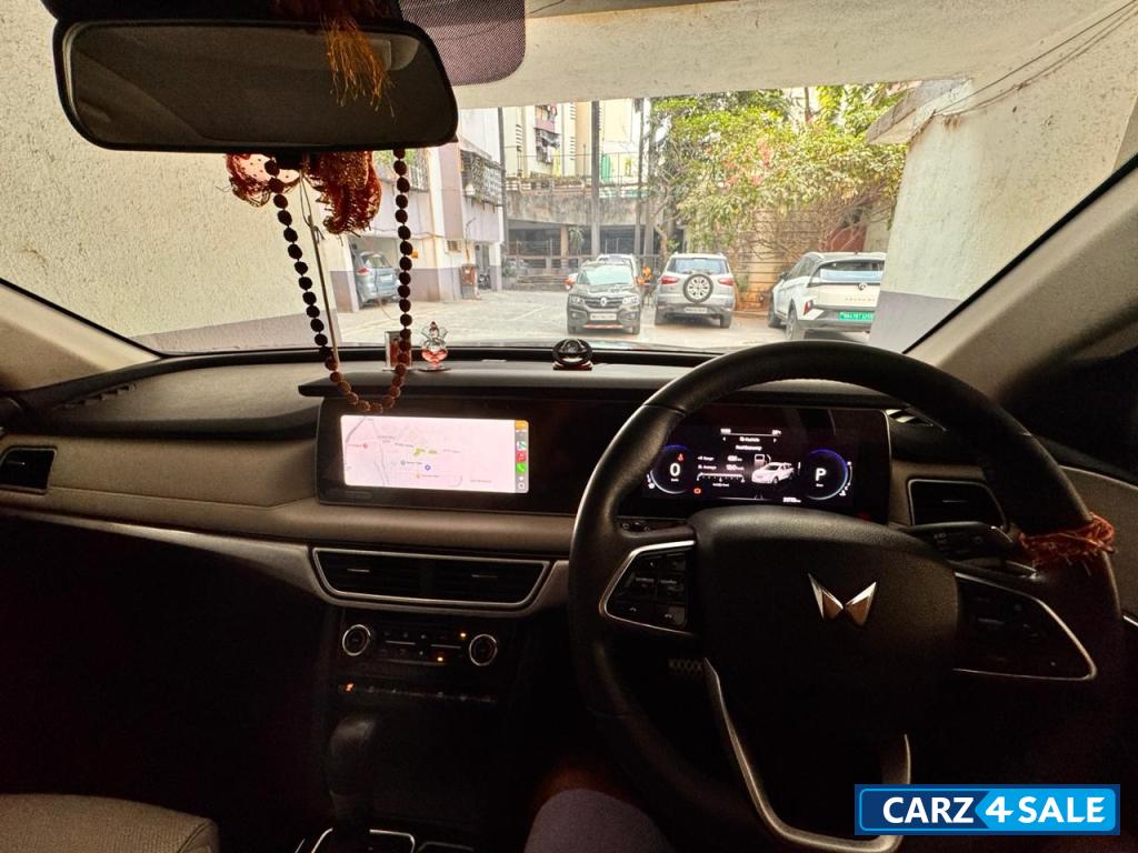 Mahindra XUV700 AX7 Diesel AT