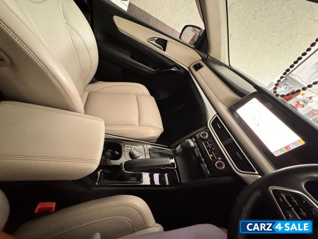 Mahindra XUV700 AX7 Diesel AT