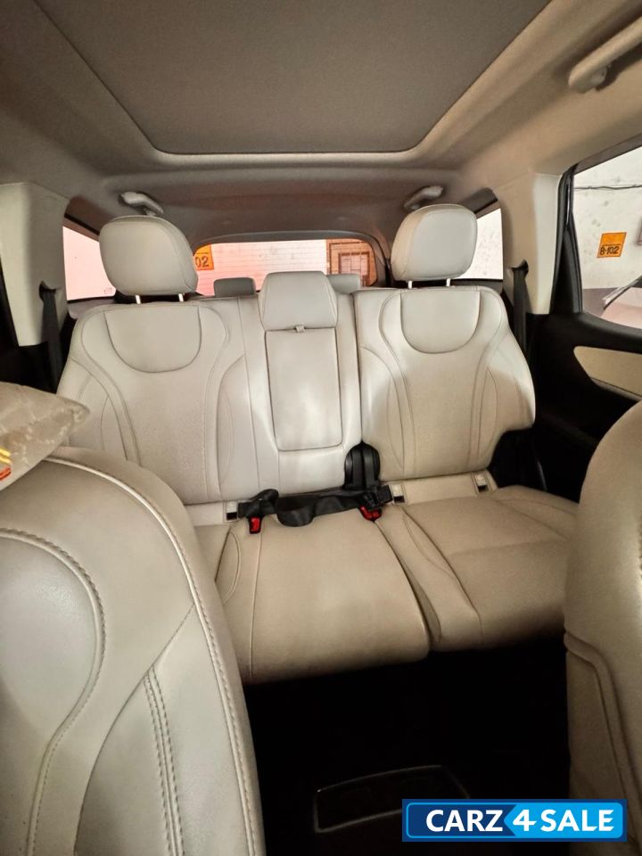 Mahindra XUV700 AX7 Diesel AT