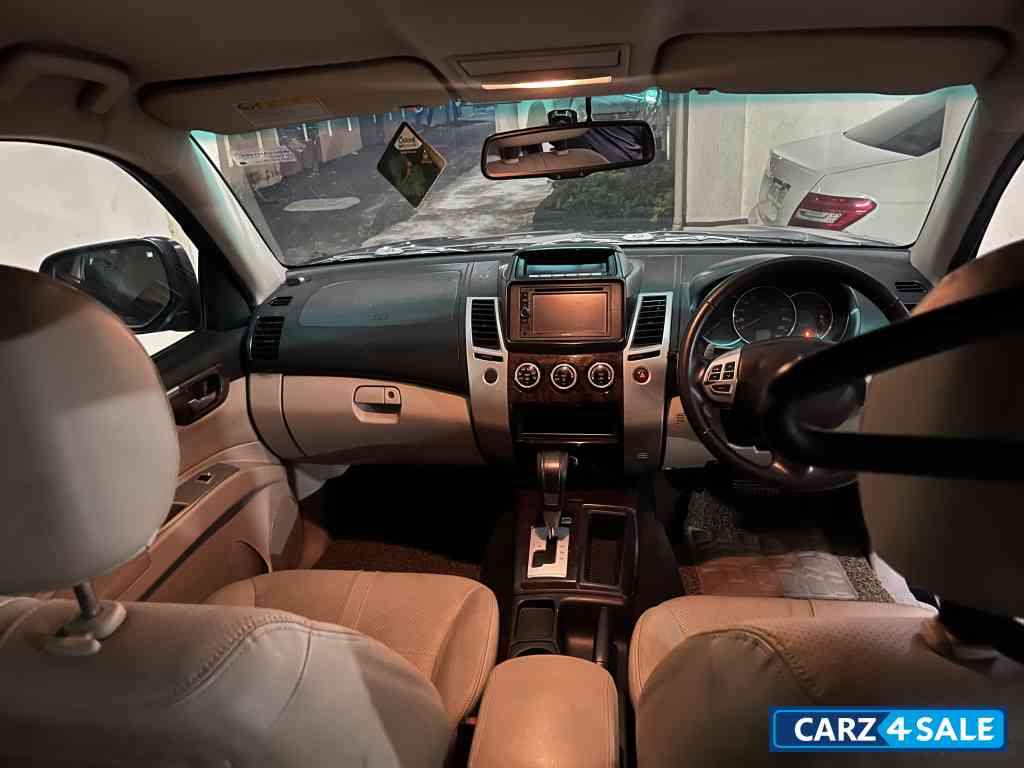 Mitsubishi Pajero Sports AT