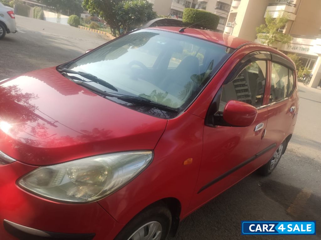 Red Hyundai i10 Magna AT