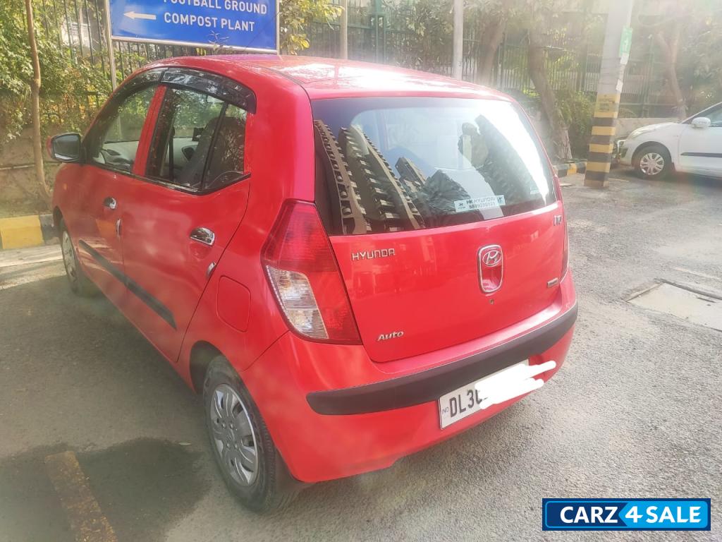 Red Hyundai i10 Magna AT
