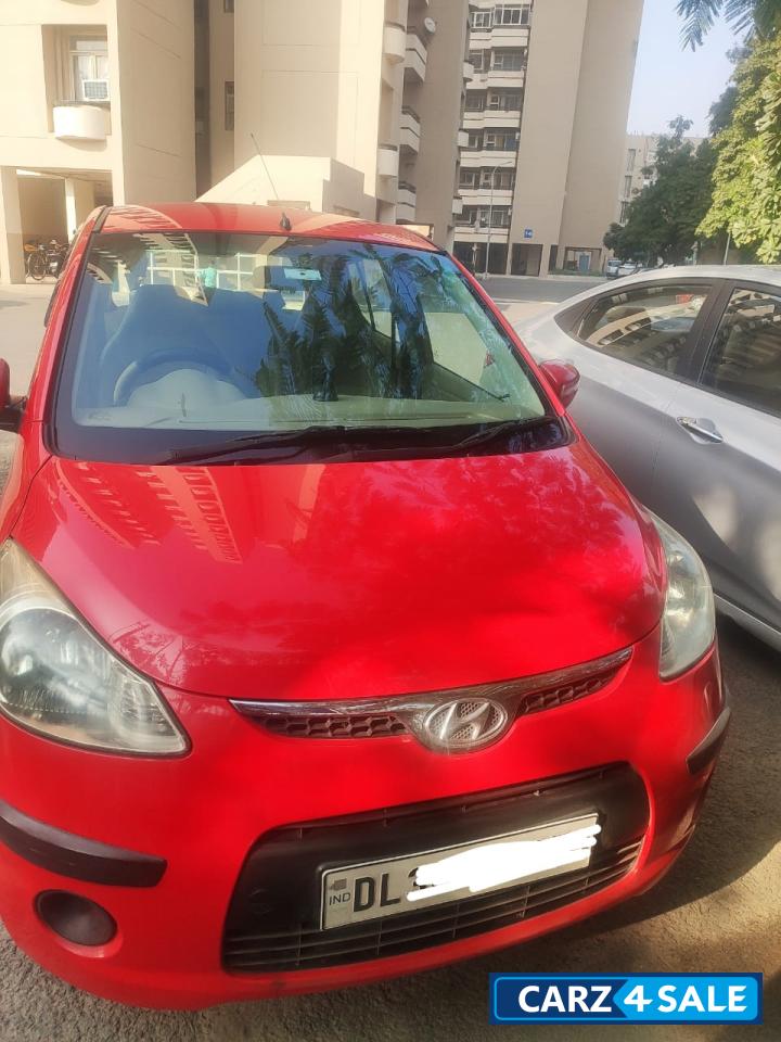 Red Hyundai i10 Magna AT