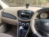 Red Hyundai i10 Magna AT