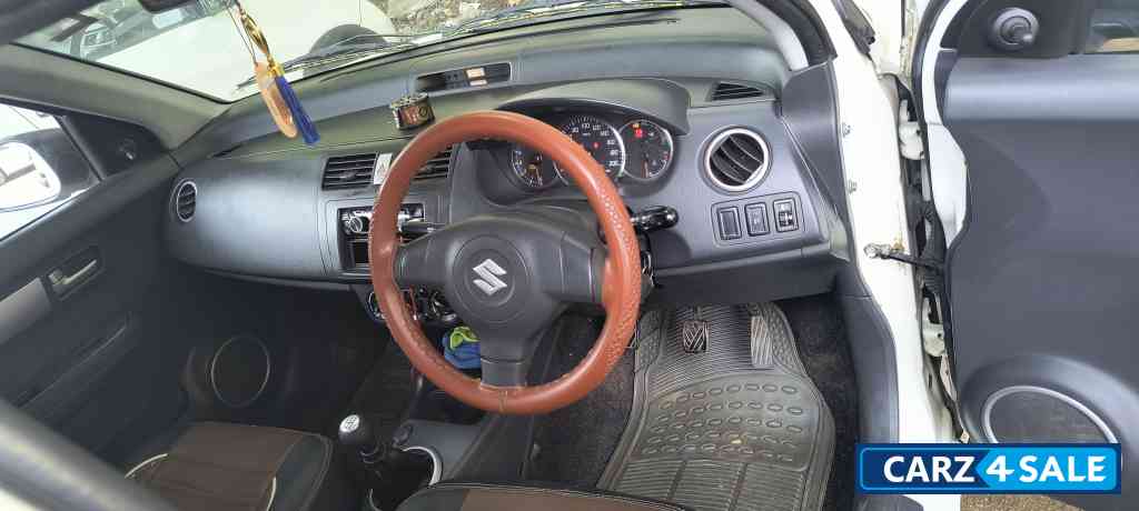 Maruti Suzuki Swift Vxi