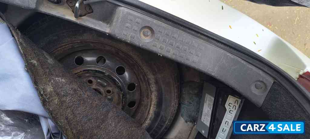 Maruti Suzuki Swift Vxi