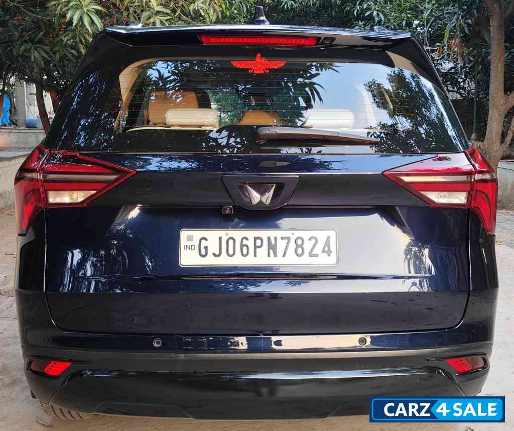 Midnight Black Mahindra XUV700 AX7 AT