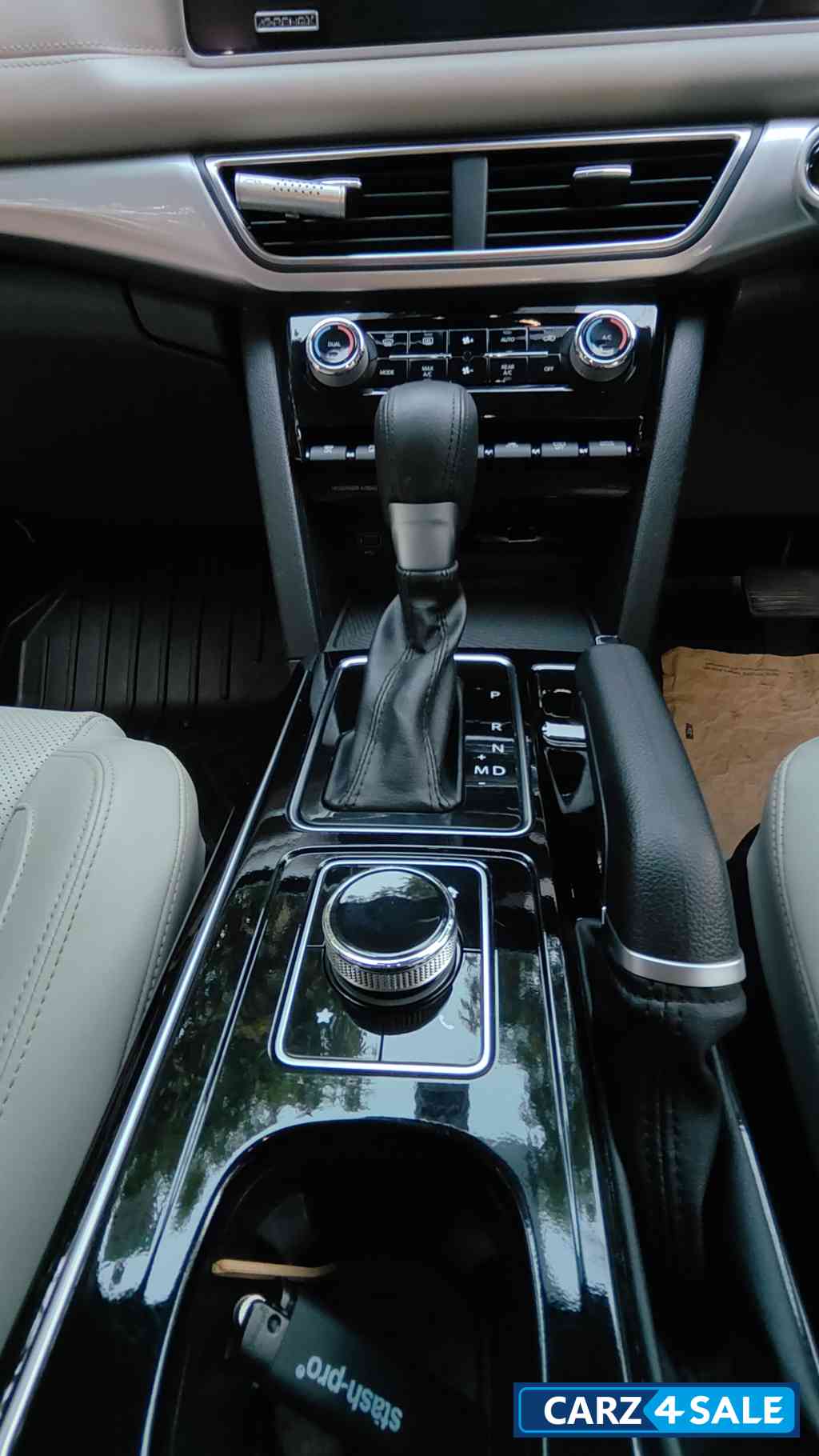 Midnight Black Mahindra XUV700 AX7 AT