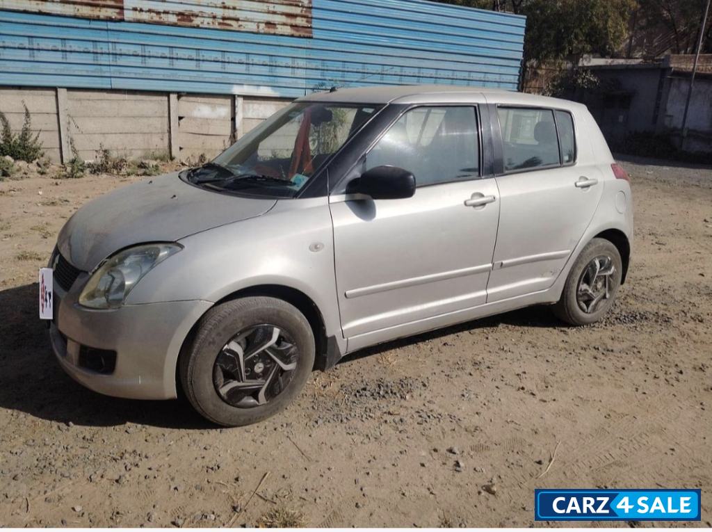 Silver Maruti Suzuki Swift VDi