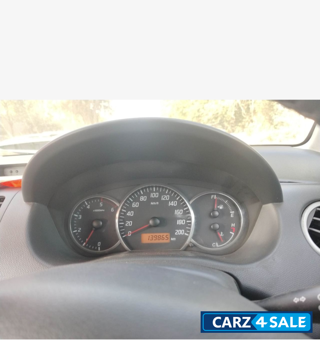 Silver Maruti Suzuki Swift VDi