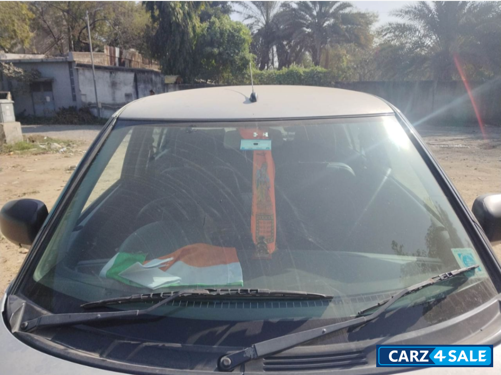 Silver Maruti Suzuki Swift VDi