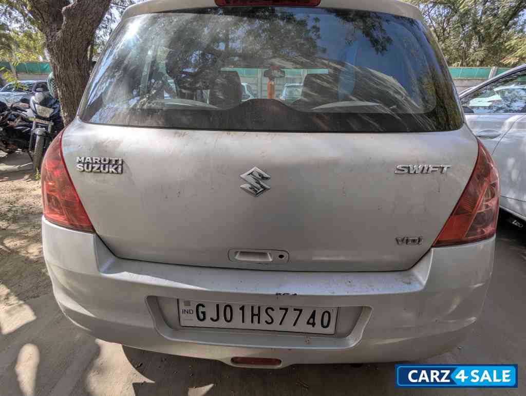 Silver Maruti Suzuki Swift VDi