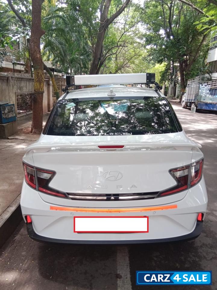 White Hyundai Aura CNG SX