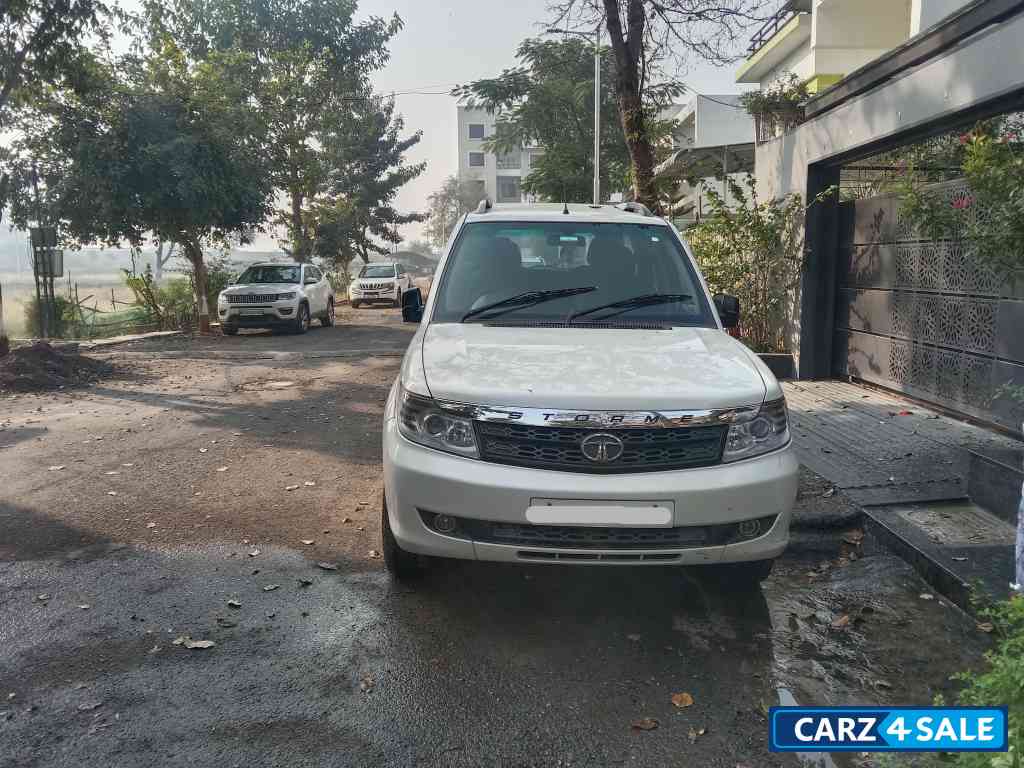 Pearl White Tata Safari VX VARICOR 400 STROME