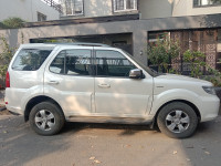 Pearl White Tata Safari VX VARICOR 400 STROME