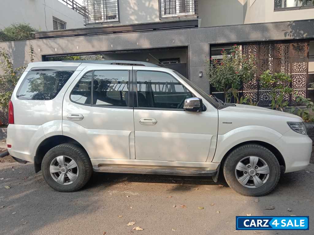 Pearl White Tata Safari VX VARICOR 400 STROME