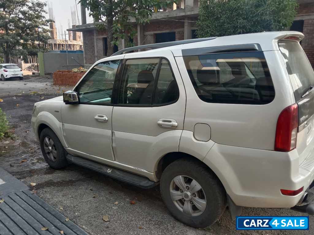 Pearl White Tata Safari VX VARICOR 400 STROME