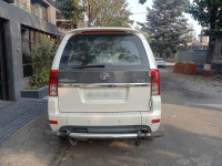 Pearl White Tata Safari VX VARICOR 400 STROME