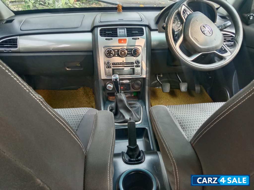 Pearl White Tata Safari VX VARICOR 400 STROME