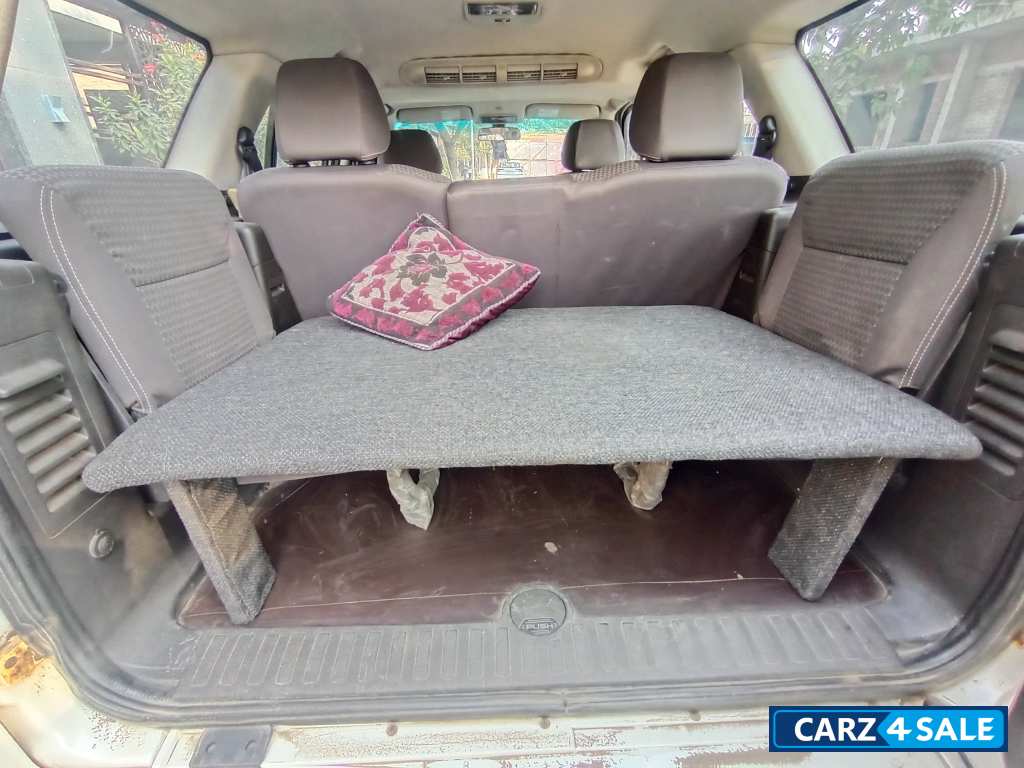 Pearl White Tata Safari VX VARICOR 400 STROME