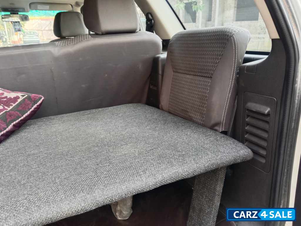 Pearl White Tata Safari VX VARICOR 400 STROME