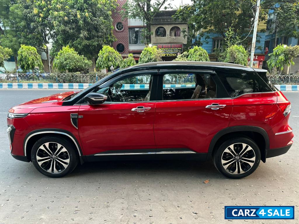 Red And Black Douel Tone MG Hector Plus 2021
