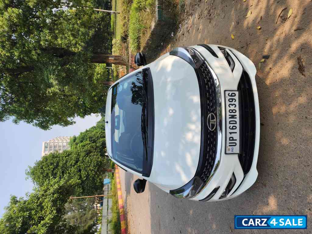 White Tata Tiago Xz plus