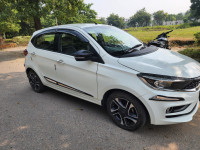 White Tata Tiago Xz plus