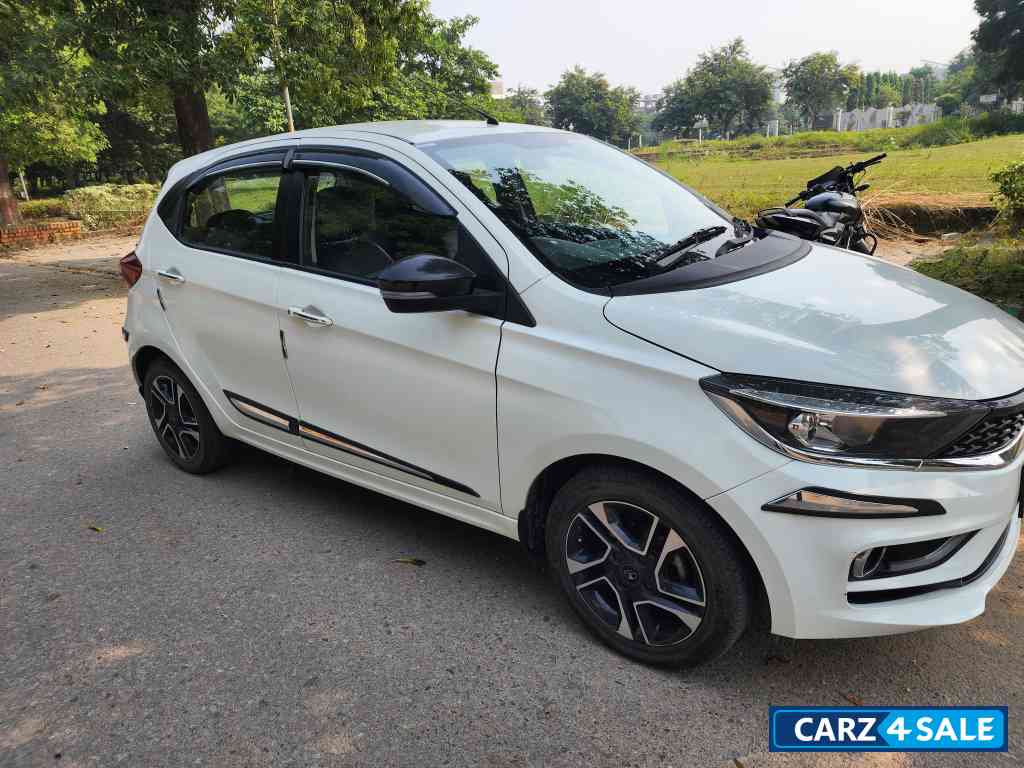 White Tata Tiago Xz plus