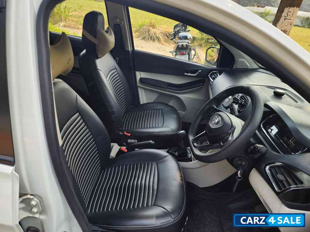 White Tata Tiago Xz plus