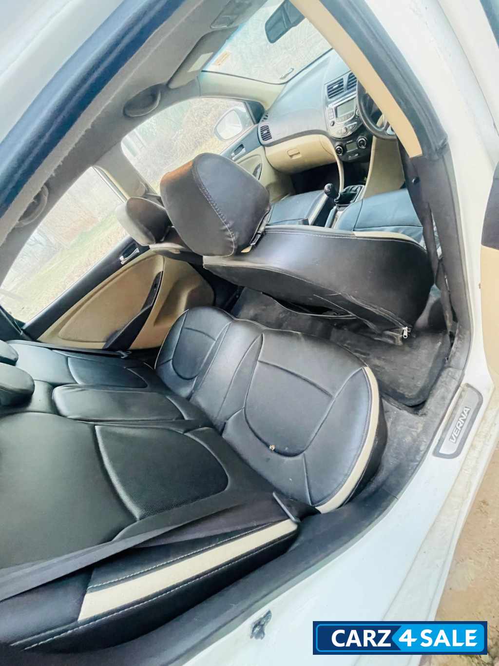 Crystal White Hyundai Verna 1.6 sx crdi