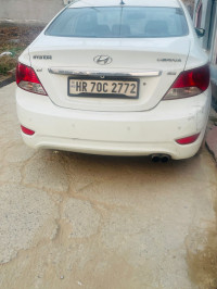 Crystal White Hyundai Verna 1.6 sx crdi