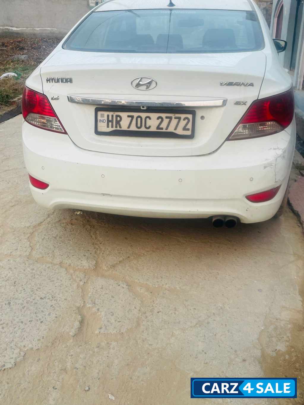 Crystal White Hyundai Verna 1.6 sx crdi