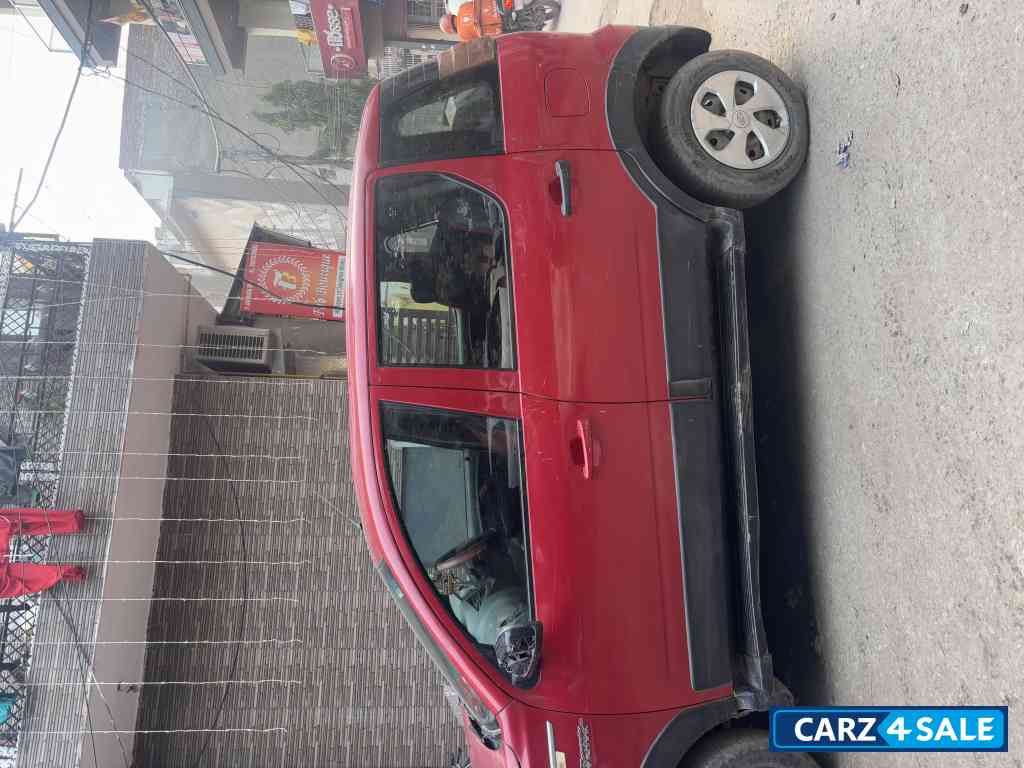 Mahindra NuvoSport N6