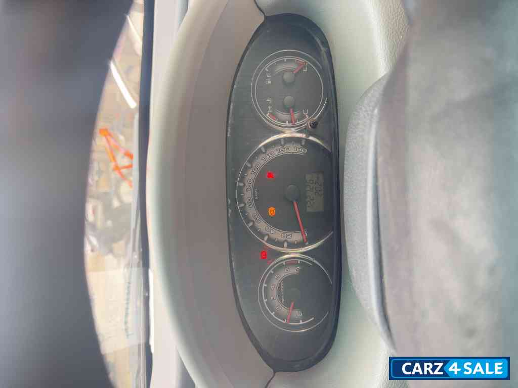 Mahindra NuvoSport N6