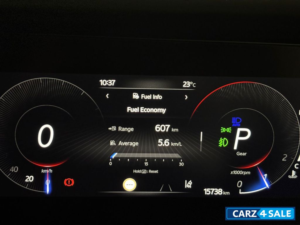 Everest White Mahindra XUV700 AX7L D AT