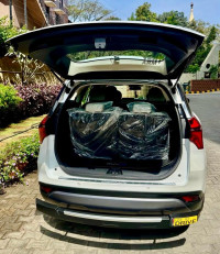 Everest White Mahindra XUV700 AX7L D AT