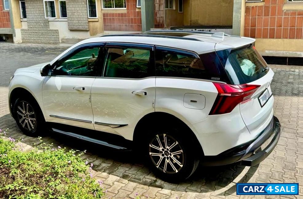 Everest White Mahindra XUV700 AX7L D AT