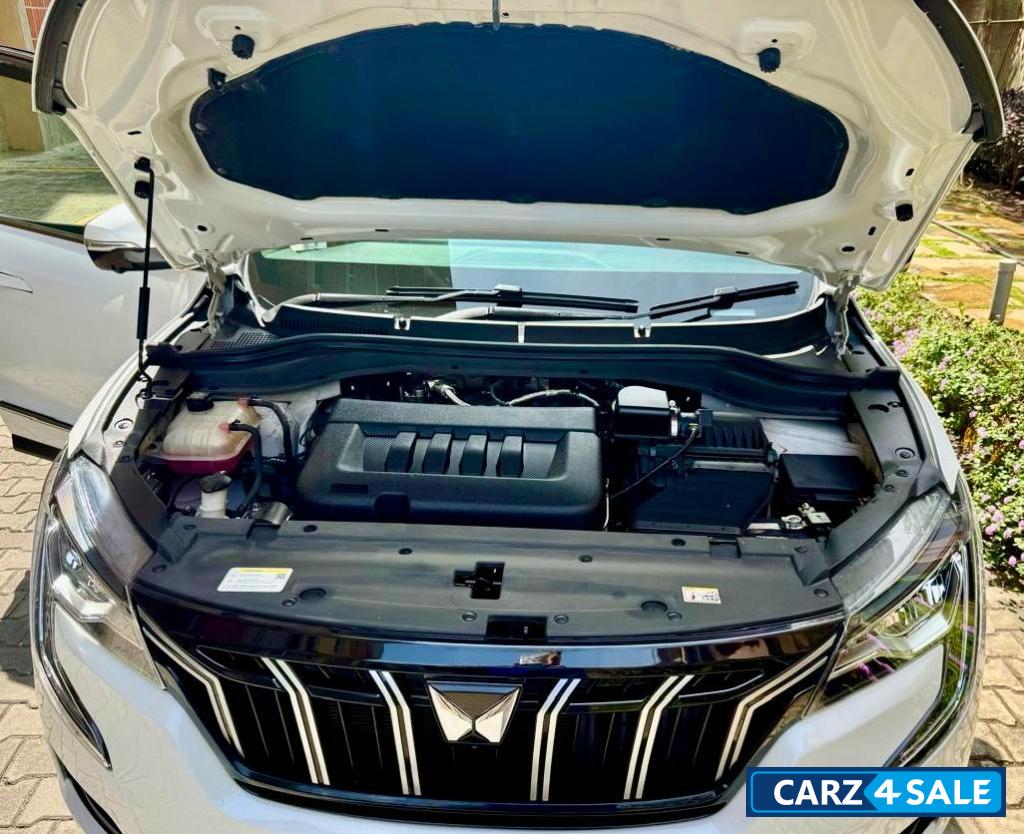 Everest White Mahindra XUV700 AX7L D AT