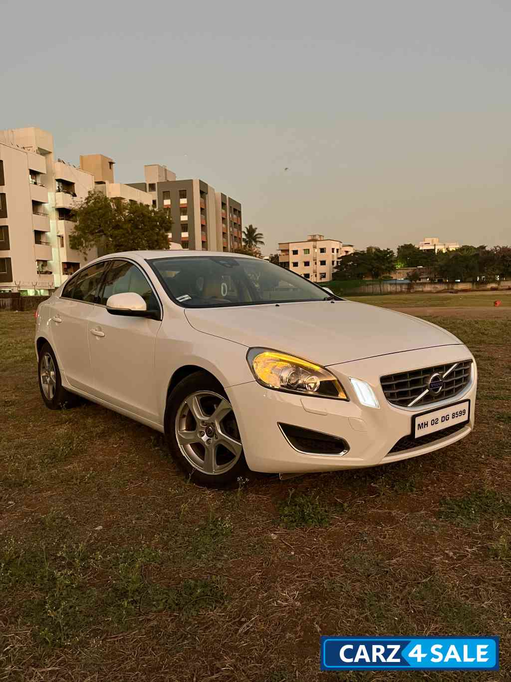 White Volvo S60 D3