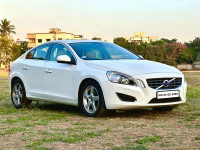 White Volvo S60 D3